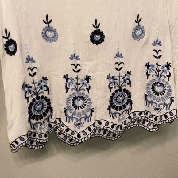 BoHo Aeropostale romantic embroidered keyhole tie top w/ bell sleeves, Medium - Picture 7 of 7